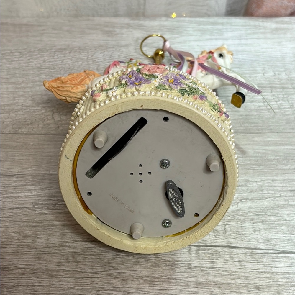 Vintage Carousel Horse Music Box - Picture 12 of 12